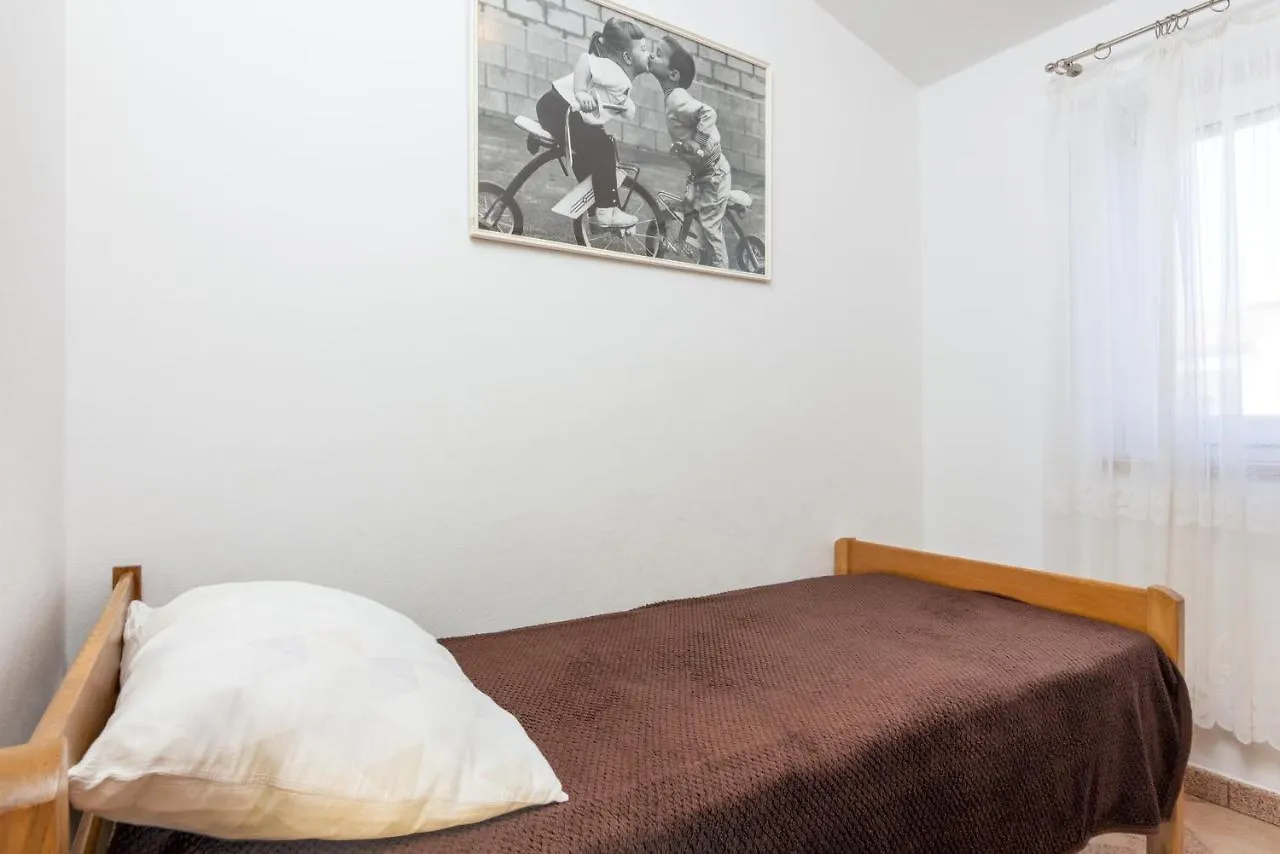 Apartment Valbandon 7352A Fazana Croatia